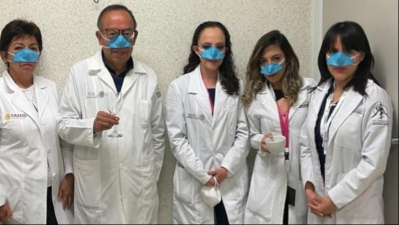 La mascarilla nasal inclusive puede colocarse abajo del barbijo.