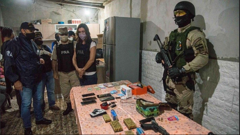 os detenidos, que fueron puestos a disposición del juzgado Federal N°3 de Rosario a cargo de Carlos Vera Barros, que fue quién autorizó los allanamientos simultáneos.
