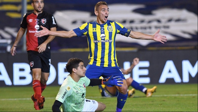 Marco Ruben celebra la apertura del marcador en un clásico que fue auriazul de principio a fin.