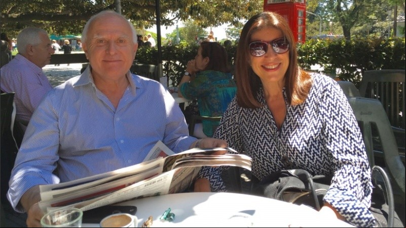 Lifschitz y su compañera Clara García