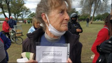 Consignas en el acto anticuarentena, antivacuna y anticovid.