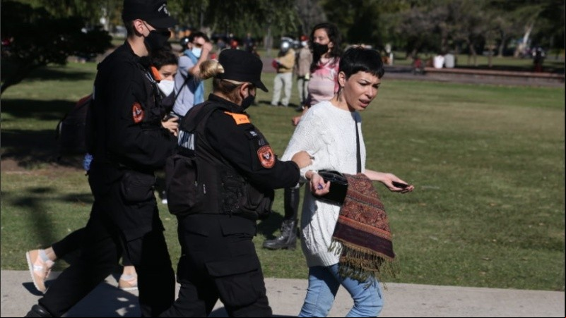 La Policía de Rosario montó un operativo con detenidos. 
