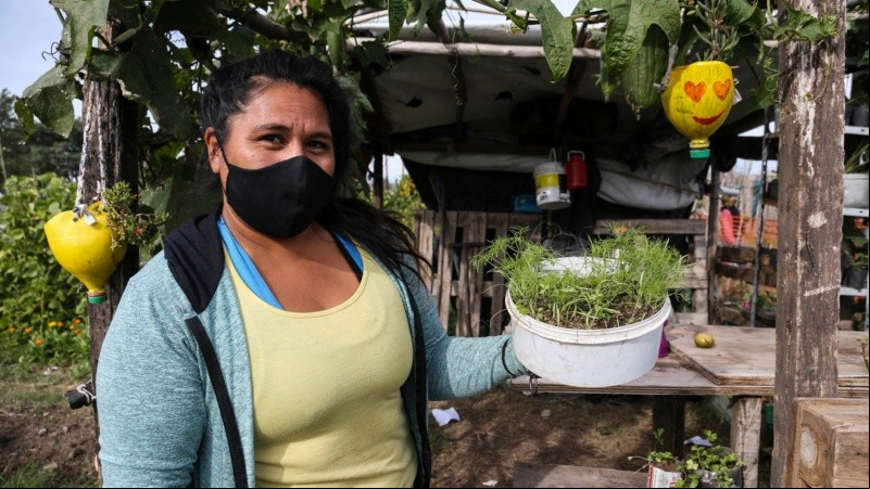 Trabajar con la tierra: así es por dentro el Parque Huerta Oeste.