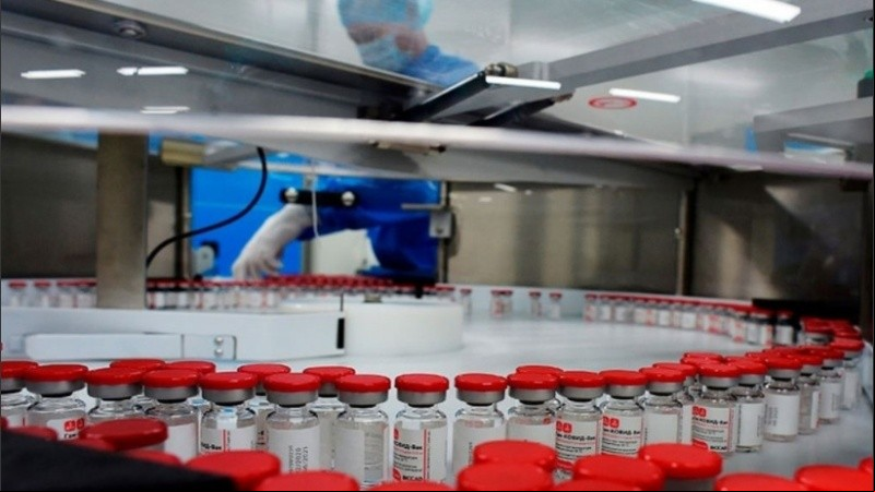 El primer lote es de 448.625 dosis fabricadas en el país.