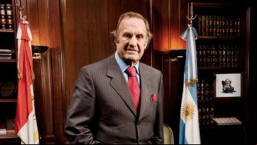 Carlos Reutemann en su despacho de gobernador