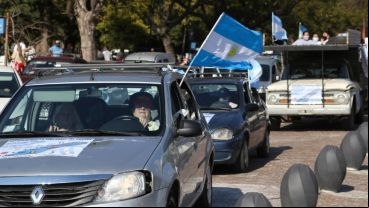 La caravana fue organizada por el Foro por la Recuperación del Paraná.