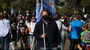 La caravana fue organizada por el Foro por la Recuperación del Paraná.