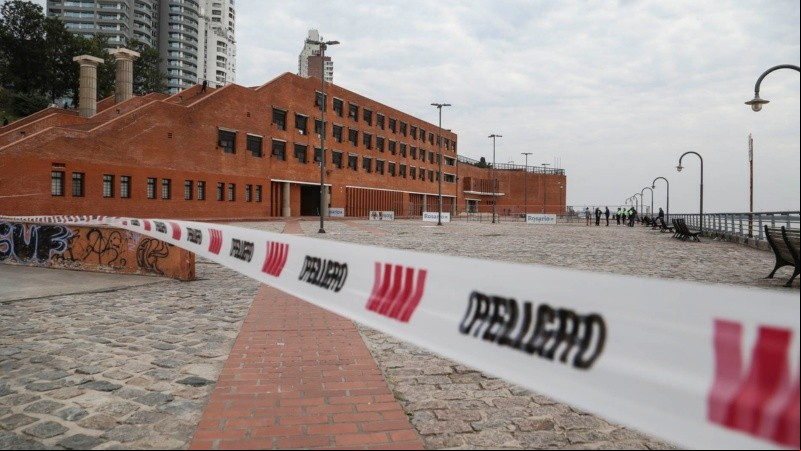 El vallado impedía la circulación de personas por el lugar del desmoronamiento.