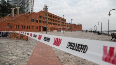 El derrumbe se produjo frente al edificio y auditorio.