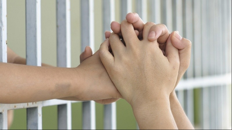 El magistrado evalúa medidas destinadas a asegurar la contención, protección y desarrollo de los niños y niñas que atraviesan esta situación.