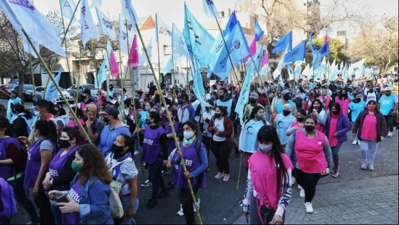 Agradecimientos, pedidos y reclamos a San Cayetano y al Gobierno. 