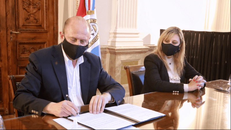 Perotti firmó los convenios y dijo que 