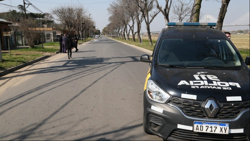Una mujer fue asesinada y hallada en medio de la calle con múltiples puñaladas en su cuerpo, tras una discusión con un hombre. 