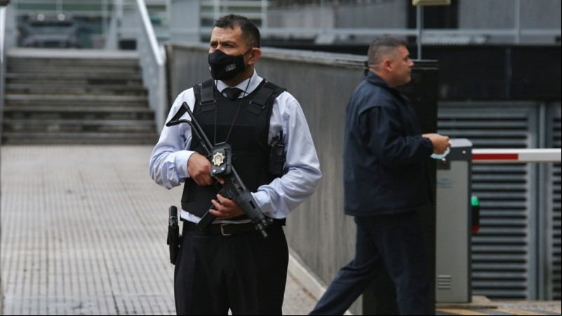 Fuerte operativo policial en inmediaciones al Centro de Justicia Penal.