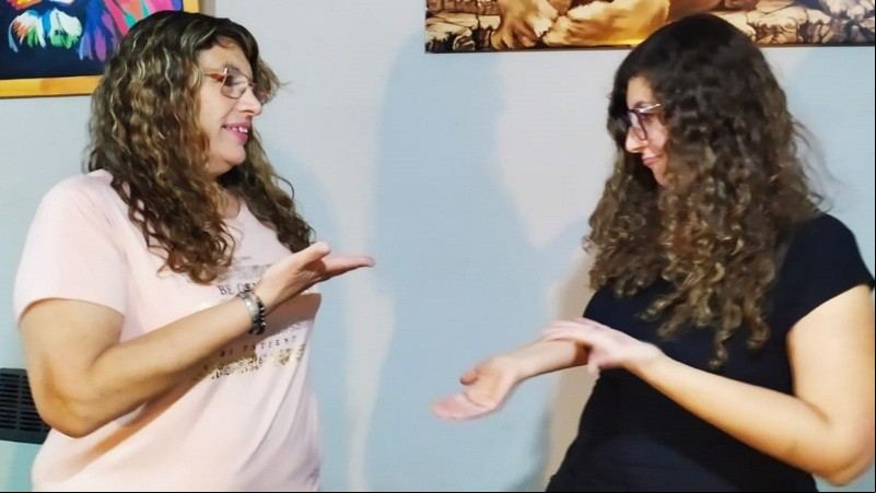 Bibiana y Érika durante la entrevista.