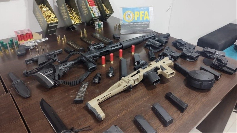 Armas secuestradas en allanamientos contra la banda de Rodríguez Granthon.