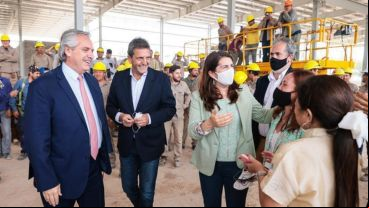 Fernández y Massa participaron de la recorrida por las fábricas.