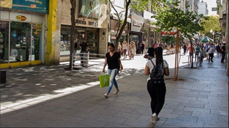 Los comercios del centro adoptaron, en su mayoría, la misma modalidad para el próximo fin de semana largo.