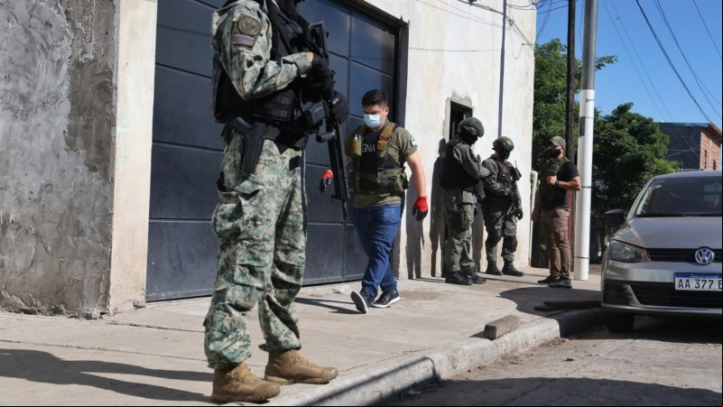 El allanamiento de Gendarmería en el domicilio del Viejo Cantero, en Avellaneda al 4500