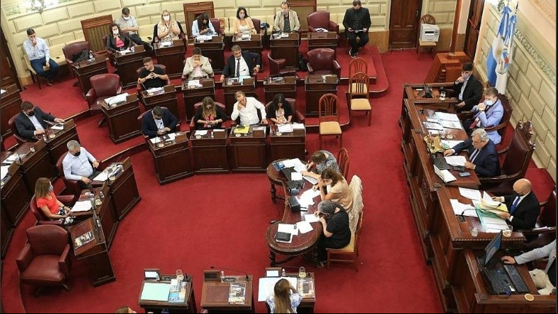 Ante el incremento de casos de coronavirus, la sesión volvió a tener modalidad mixta.