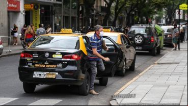 Los taxistas mantienen reuniones con los ediles, para analizar la tarifa.