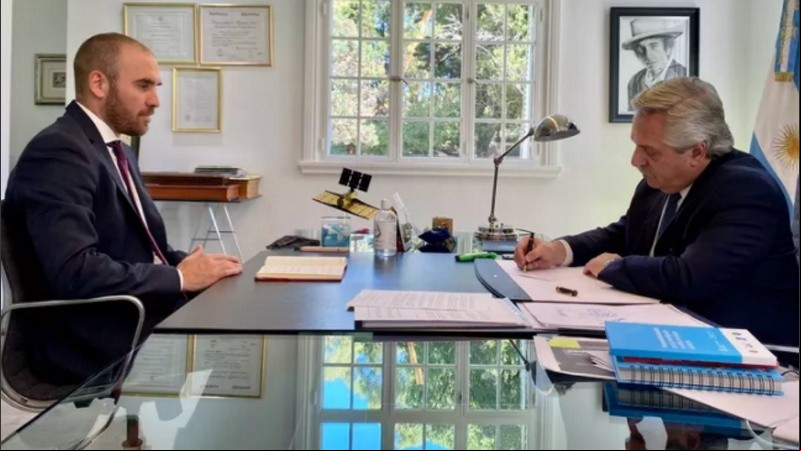 El presidente Alberto Fernández recibió en Olivos, al ministro de Economía, Martín Guzmán, antes de su partida a Indonesia. 