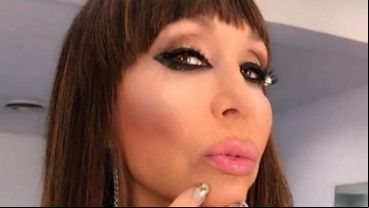 La One, Moria casán.