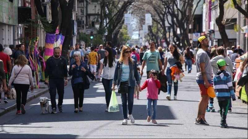 El objetivo de la peatonalización es fomentar la venta de útiles y uniformes escolares.