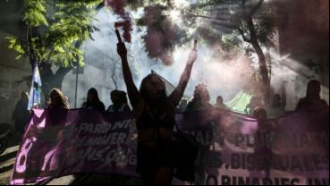 Miles de mujeres marcharon por las calles de Rosario este martes por la tarde. (Foto: Alan Monzón/Rosario3)