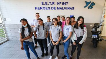 Alumnos y Alumnas de la escuela "Héroes de Malvinas" de zona oeste.
