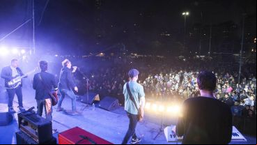 Música en vivo durante toda la noche.