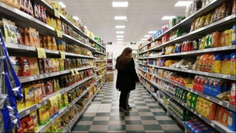 En los últimos 12 meses se destaca la suba de más de un 60 % en un conjunto de productos que conforman la canasta alimentaria y otras de elementos de primera necesidad para el consumo del hogar. 