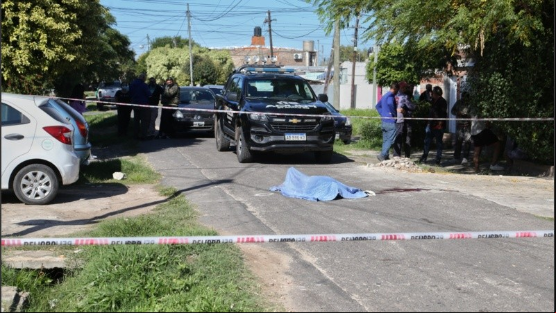 La Brigada de Homicidios de la AIC trabaja en el lugar.