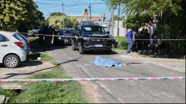 La Brigada de Homicidios de la AIC trabaja en el lugar.