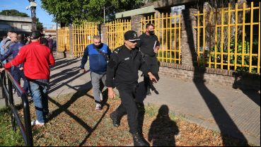 La policía en la escuela este miércoles por la mañana.