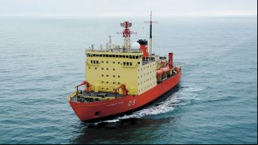 El rompehielos "Almirante Irizar" en el que se traslada la comitiva.