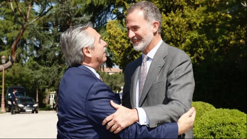 Alberto Fernández y el Rey Felipe VI en su reunión en España. 