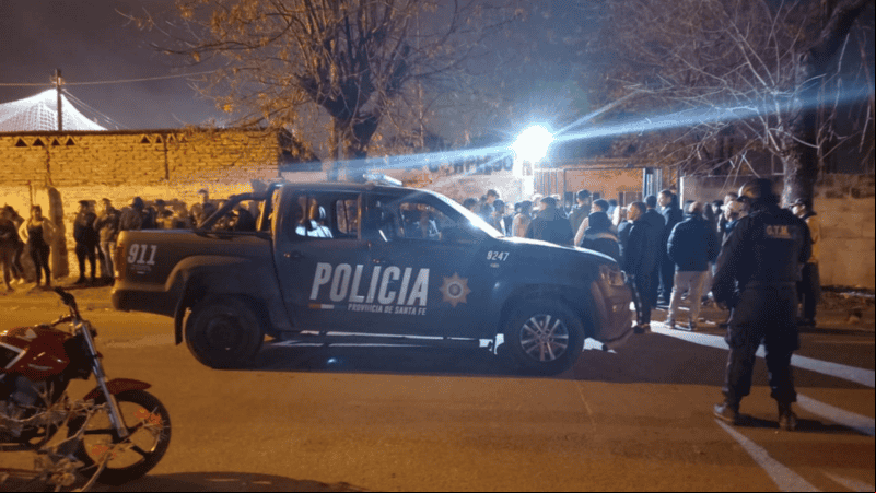 En la madrugada del sábado, los agentes detuvieron al organizador y desalojaron el evento.