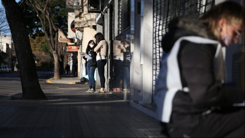 Las imágenes de los censistas haciendo su trabajo en Rosario este miércoles.