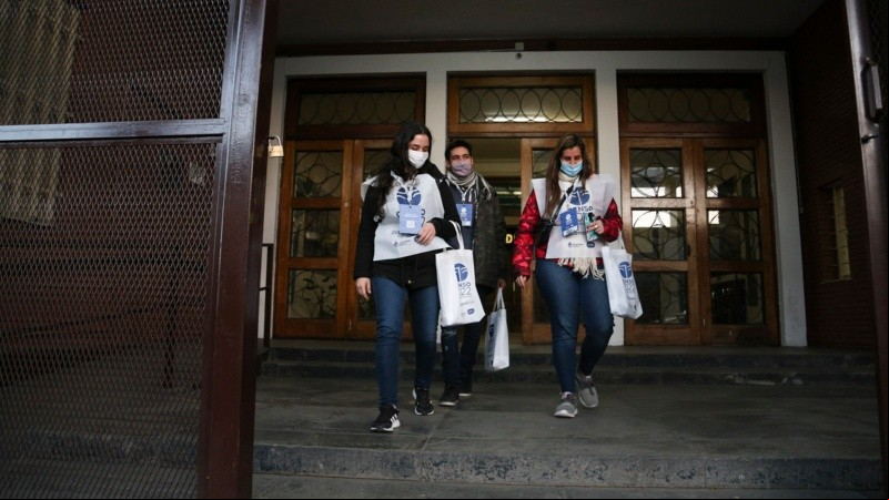 Las imágenes de los censistas haciendo su trabajo en Rosario este miércoles.