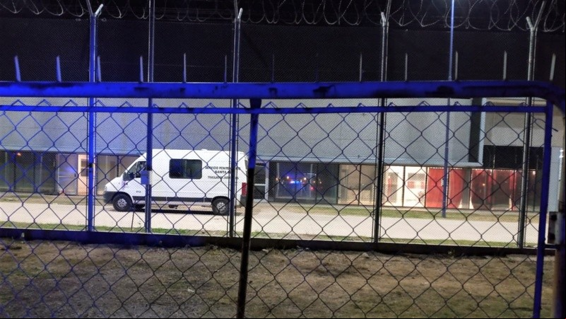 El atentado fue al anochecer del domingo en la unidad de la zona oeste.