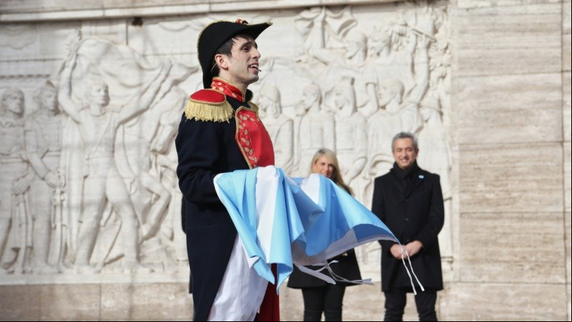 El esperado regreso de la jura de la bandera por miles de chicos y chicas en el Monumento