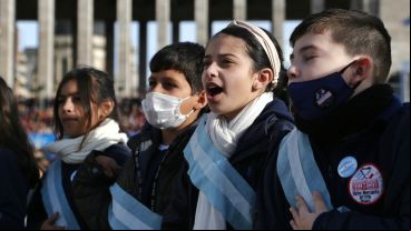 El esperado regreso de la jura de la bandera por miles de chicos y chicas en el Monumento