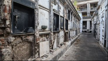 Entre abandono, destrozos y robos, muchas placas y esculturas se perdieron.