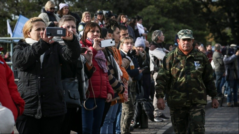 Ex combatientes de Malvinas de todo el país desfilaron en Rosario por el Día de la Bandera.