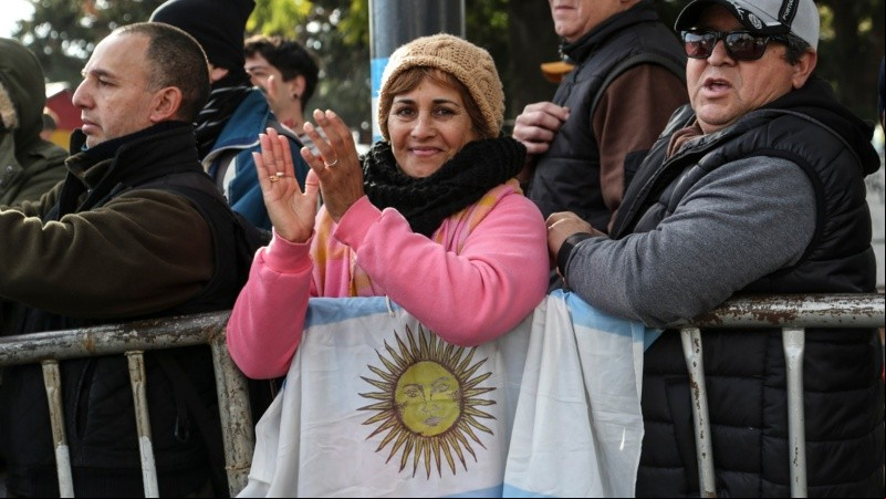 Ex combatientes de Malvinas de todo el país desfilaron en Rosario por el Día de la Bandera.