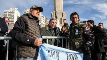 Ex combatientes de Malvinas de todo el país desfilaron en Rosario por el Día de la Bandera.