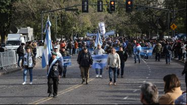 Ex combatientes de Malvinas de todo el país desfilaron en Rosario por el Día de la Bandera.