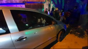 El auto baleado este lunes a la noche en De La Salle al 5800.