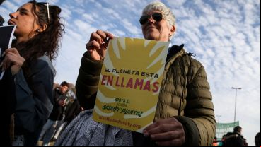La protesta de ambientalistas en la cabecera del puente Rosario Victoria.
